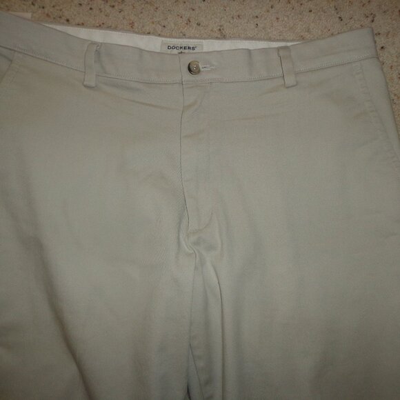 New Croft & Barrow Classic Fit Men's Pants 36X32 Light Khaki Tan Zip/Button - Picture 2 of 11